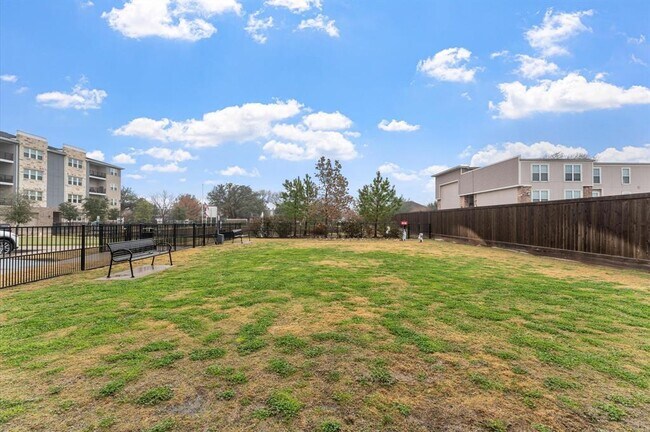 Building Photo - 6804 Westview Dr