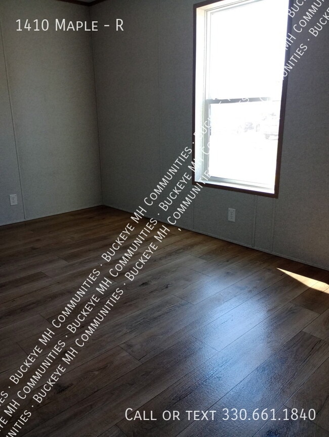 Building Photo - 1410 Maple-R