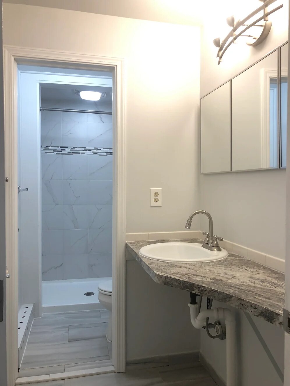full bath with separate sink - 206 N Normal St