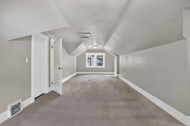 Building Photo - 3434 NE 18th Ave