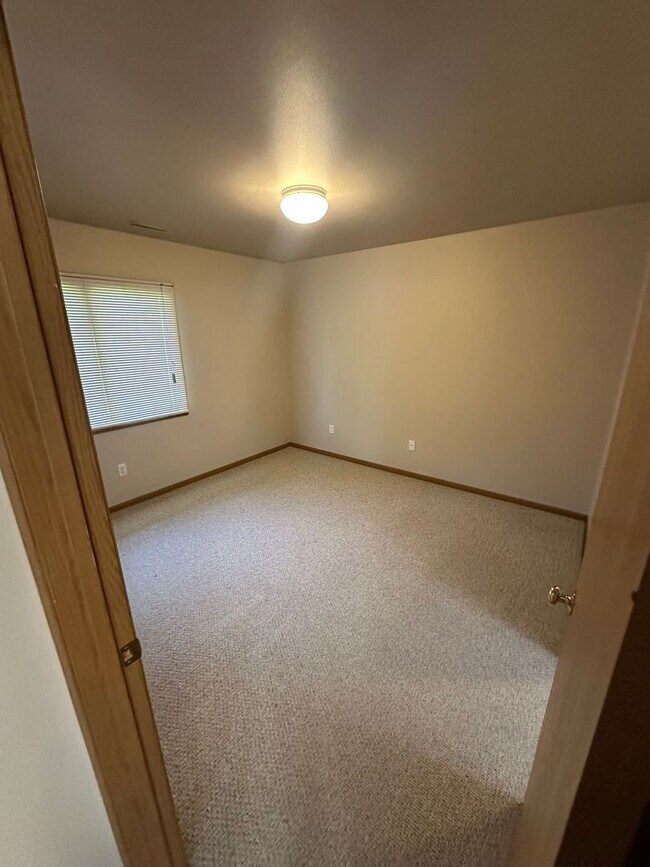 Building Photo - 3209 Polaris Dr