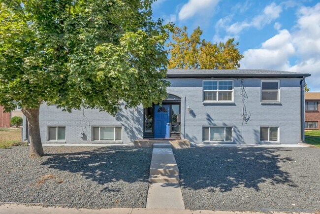 Building Photo - 2 Bed, 1 Bath Condo in the Goldsmith Neighborhood!