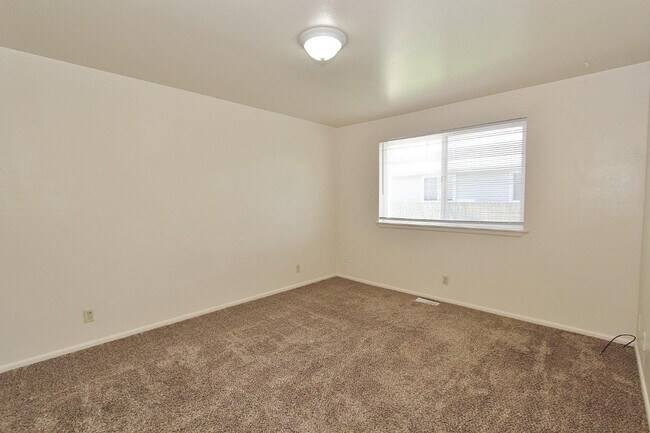 Building Photo - 551 N Moffatt Ave