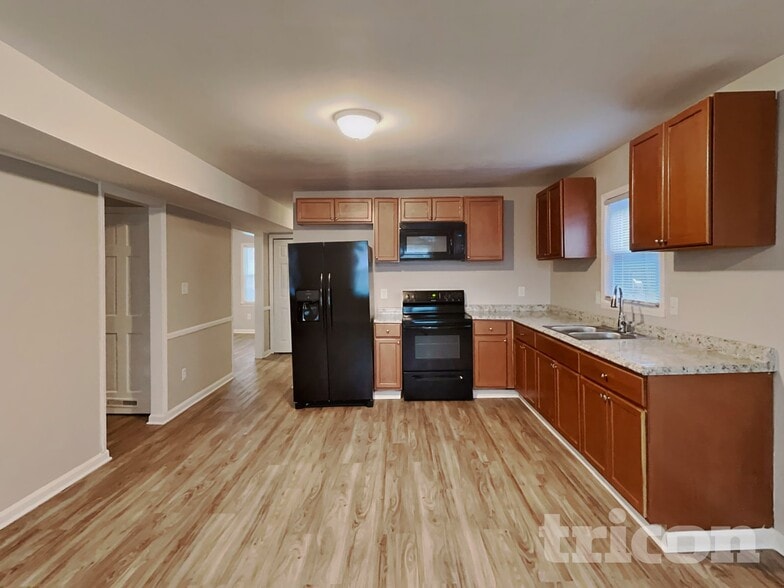 Building Photo - 6304 Clearwater Dr