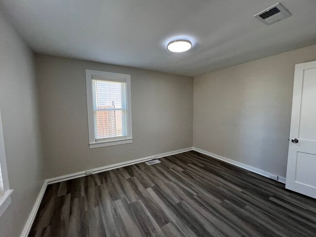 Building Photo - 407 Abe St