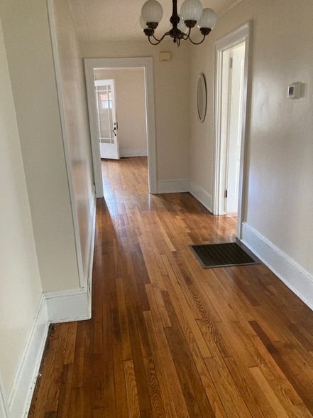 Building Photo - 301 W G St