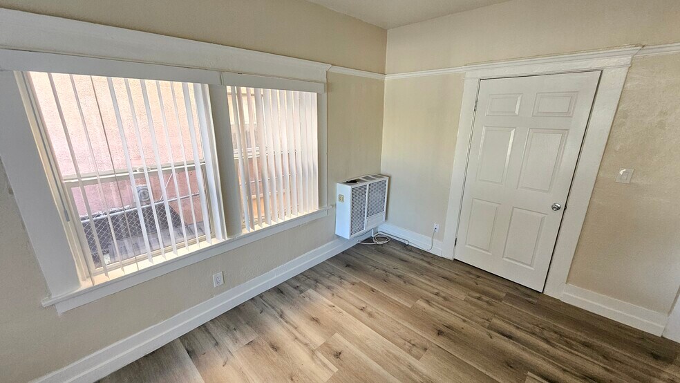 Building Photo - 1330 W 11th St