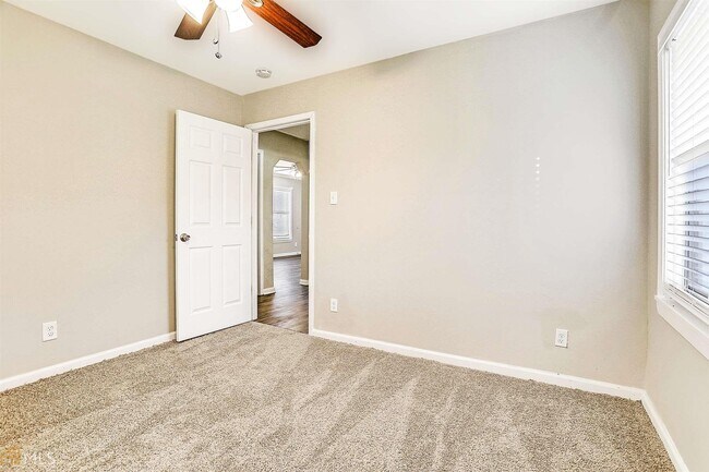 Building Photo - 2188 Glendale Dr