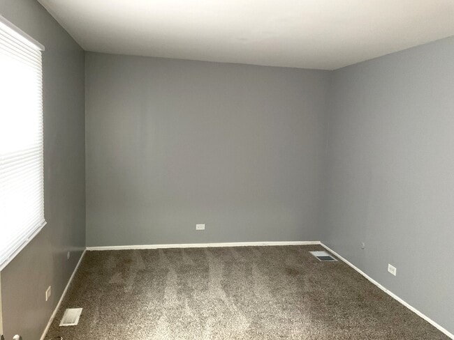 Building Photo - 1387 S Glen Cir