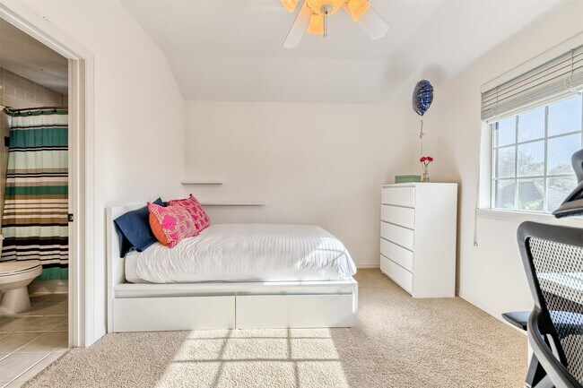 Building Photo - 13515 N Tracewood Bend