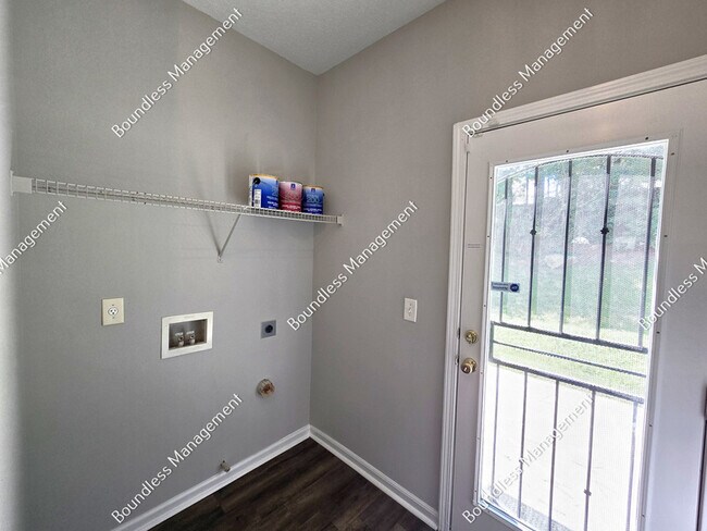 Building Photo - 2330 Hackamore Dr
