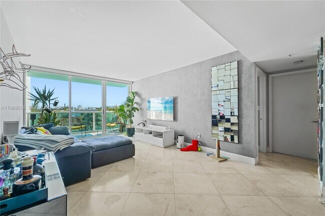 Building Photo - 650 West Ave