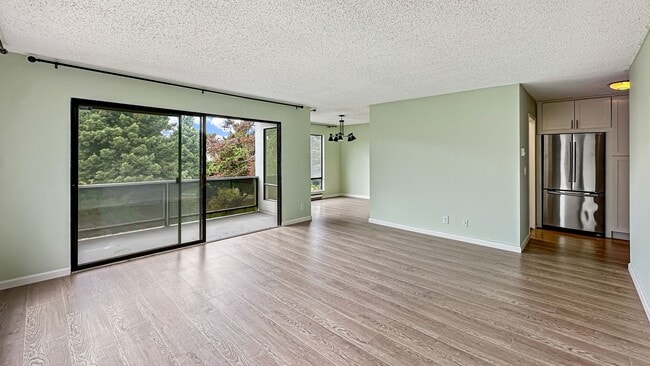 Building Photo - Exceptionally Renovated Corner Apartment at Watergate!