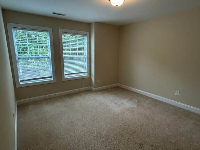 Building Photo - End Unit 3 Bed | 2.5 Bath Townhouse in Cha...