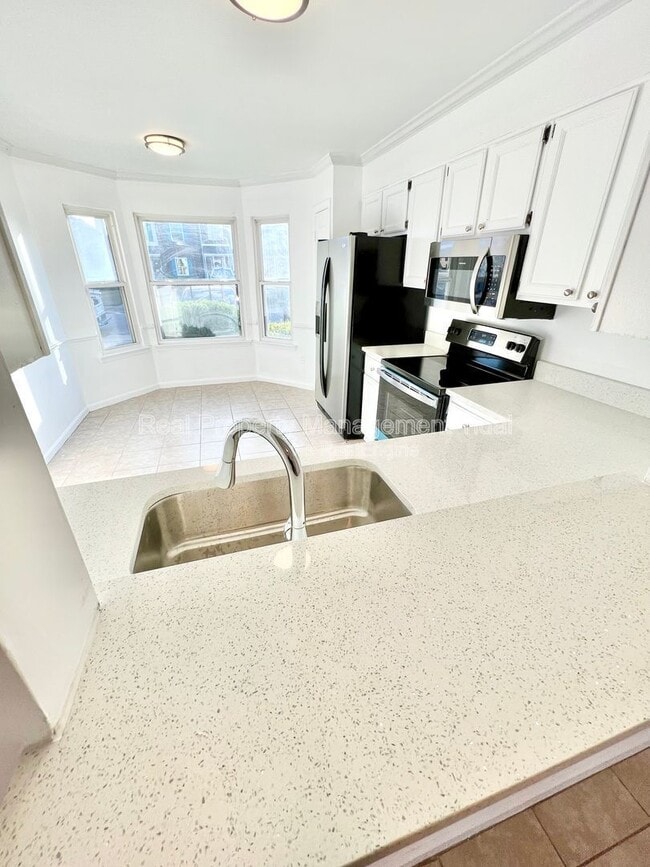 Building Photo - 320 Fairfax Terrace