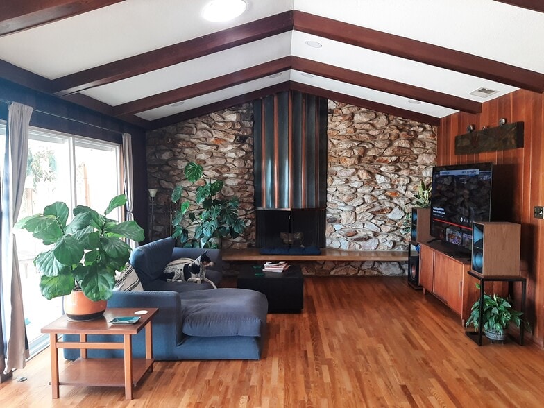 Building Photo - 968 Corte Maria Ave