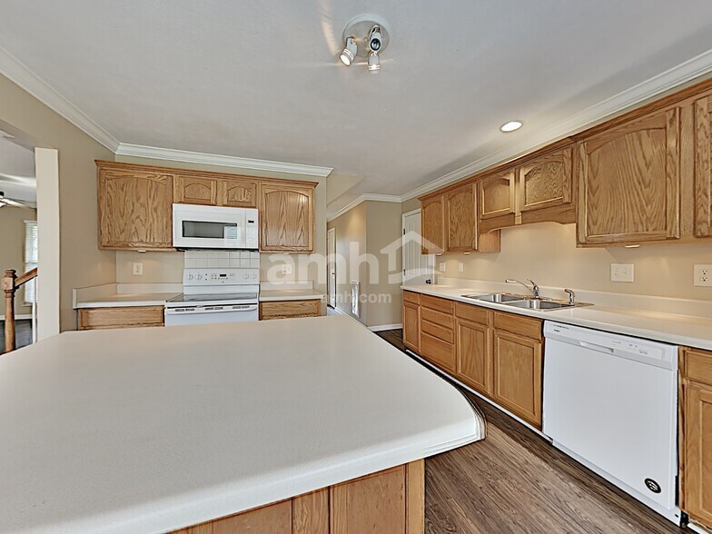 Building Photo - 4301 Aylesbury Dr