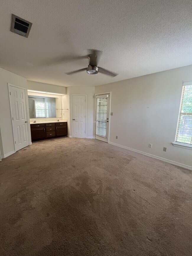 Building Photo - 1305 Ariel Ct