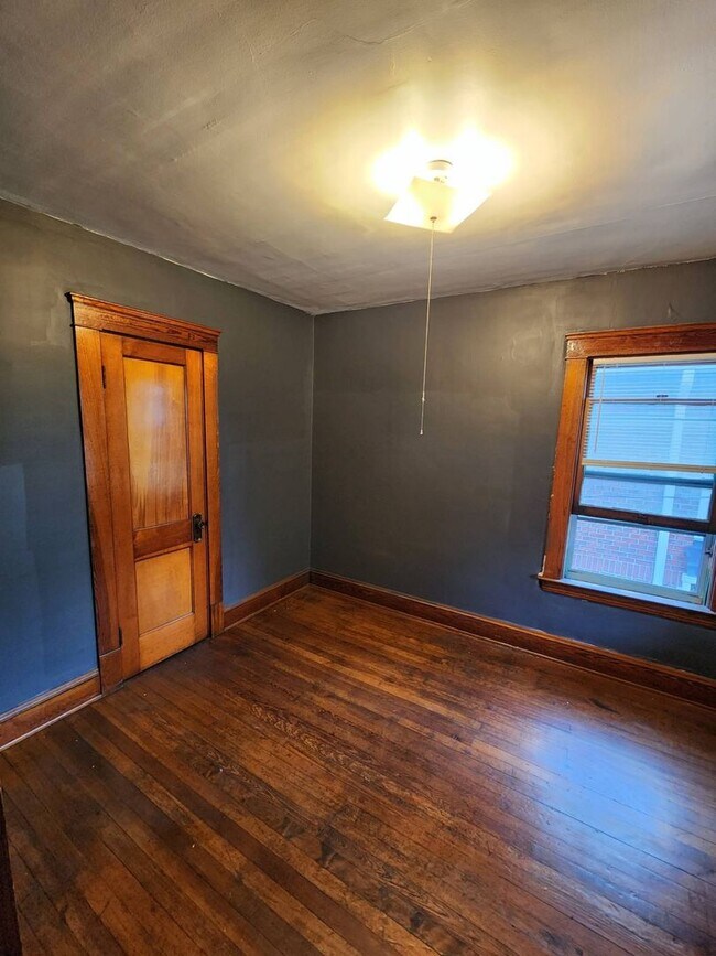 Building Photo - 15714 Holmes Ave