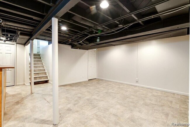 Building Photo - 3426 Chester Rd