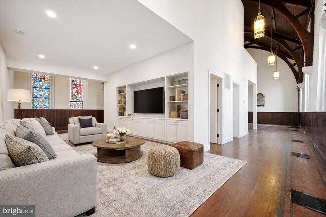 Building Photo - 430 York Rd