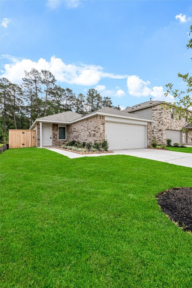Building Photo - 915 Songbird Ln