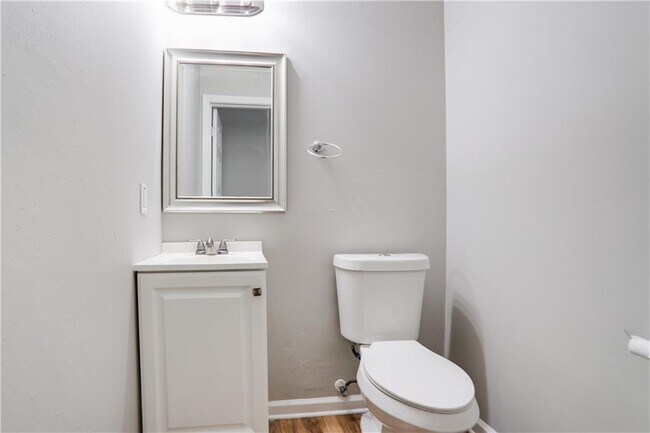 Building Photo - 130 Cedar Creek Ct