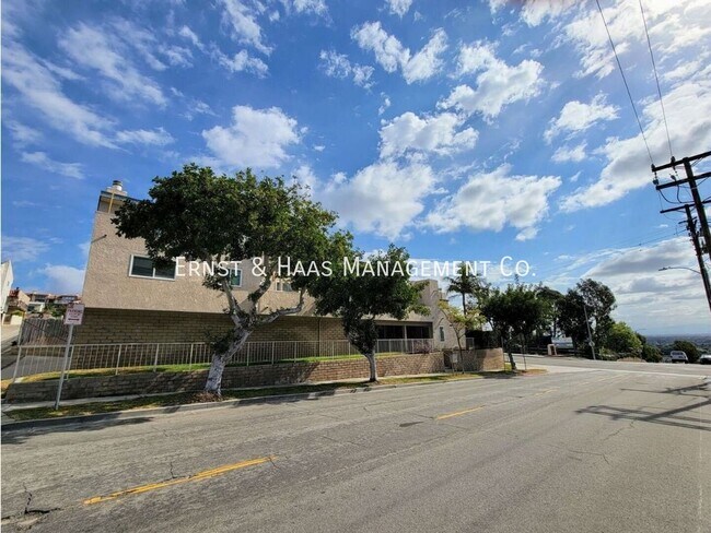 Building Photo - 2755 E Hill St
