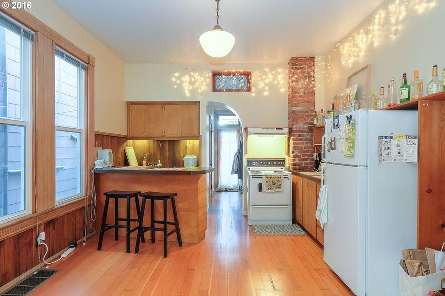 Building Photo - 3206 S Kelly Ave