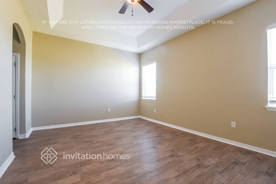 Building Photo - 902 Willow Oak Loop