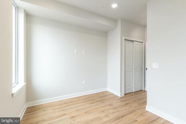 Building Photo - 2121 Bellmore St