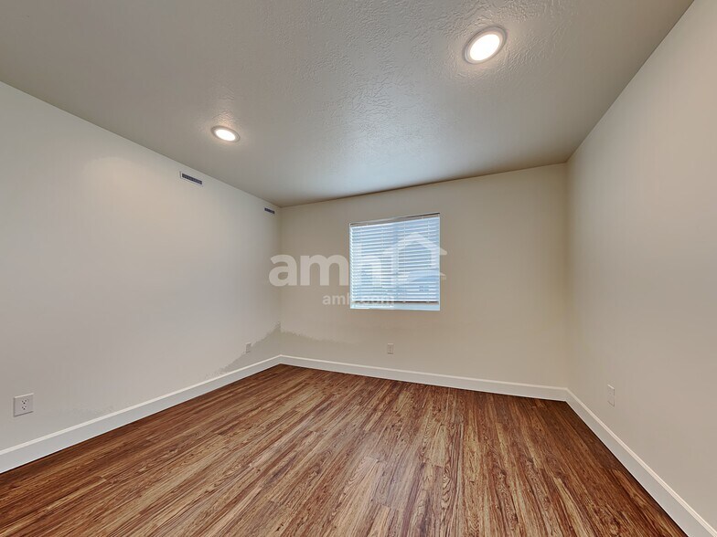 Building Photo - 211 Allen Ln