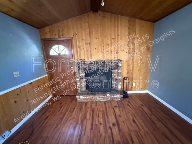 Building Photo - 672 Highland Ln