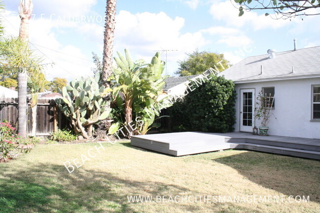 Building Photo - Adorable 2 Bedroom House located on a Tree...