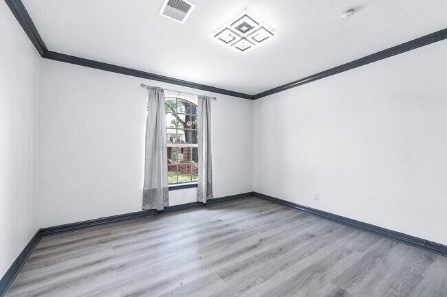 Building Photo - 8903 Sultan Dr