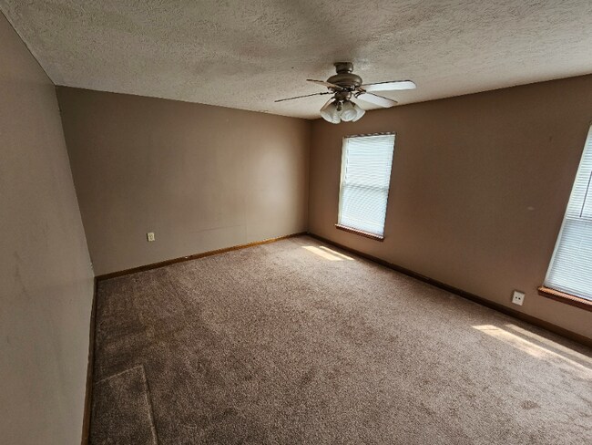 Building Photo - 214 N Vine St