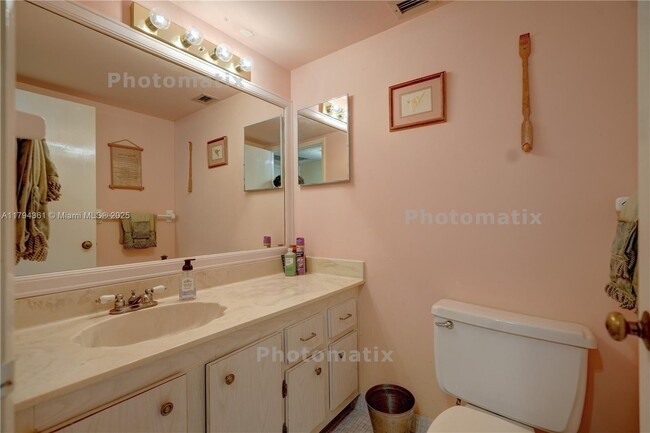 Building Photo - 3800 S Ocean Dr