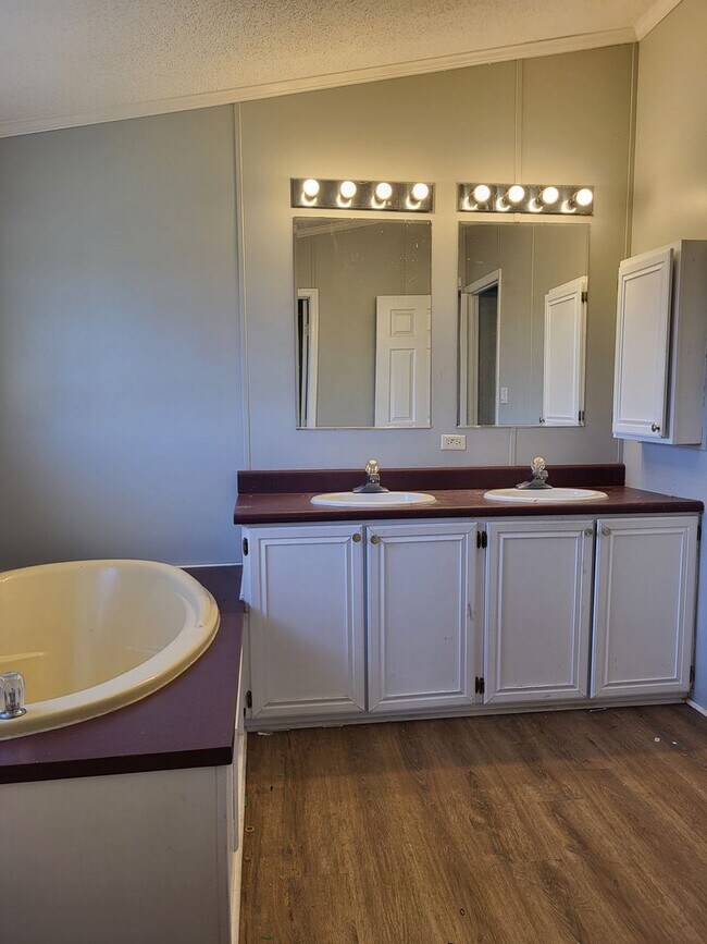 Building Photo - 3 bedroom home in Maiden