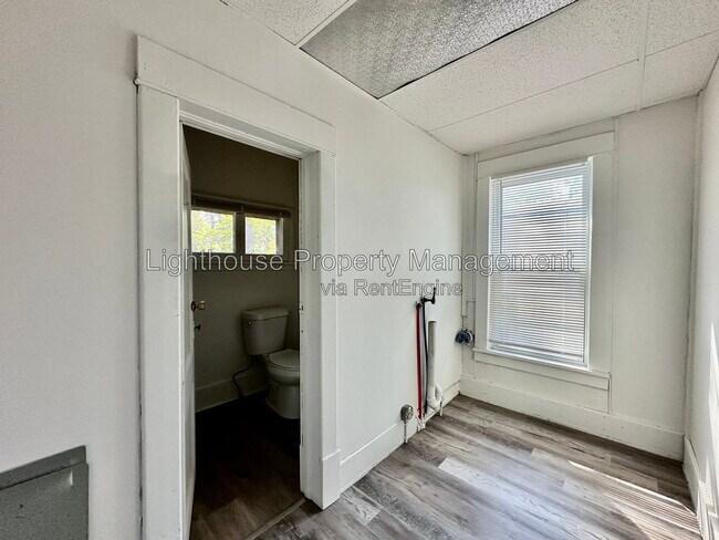 Building Photo - 2528 Hoyt St