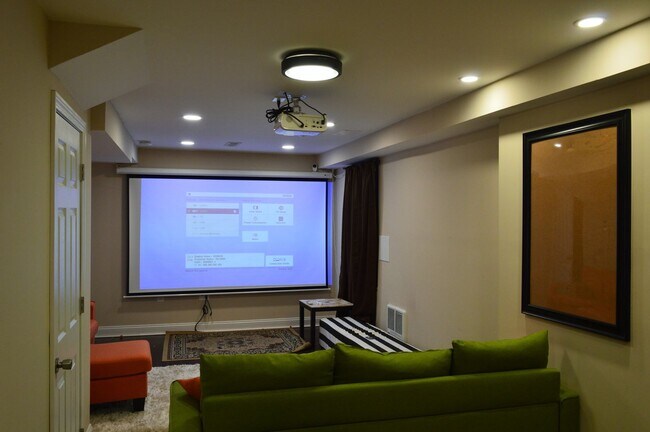 Building Photo - Spacious Four-Bedroom House in the Heart o...
