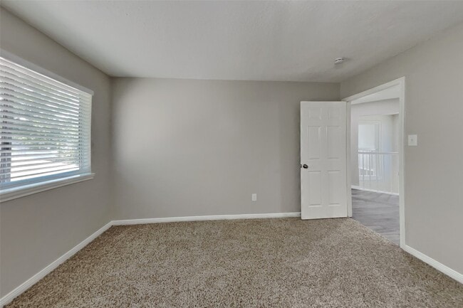 Building Photo - 2919 Double Lake Dr