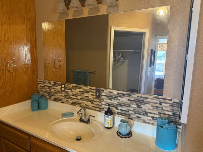 Building Photo - 3 to 6 Month Rental with Golf course views