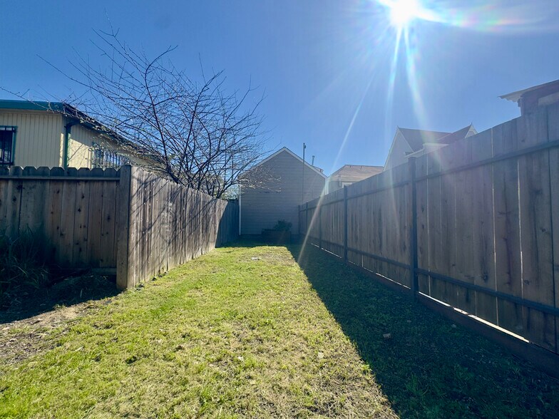 Building Photo - 3218 West St