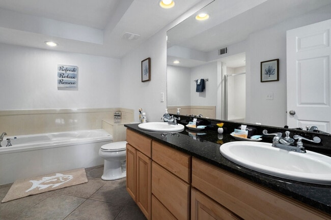 Building Photo - 2046 Beach Blvd