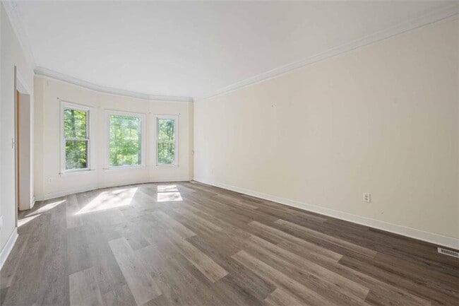 Building Photo - 219 Deerhill Dr