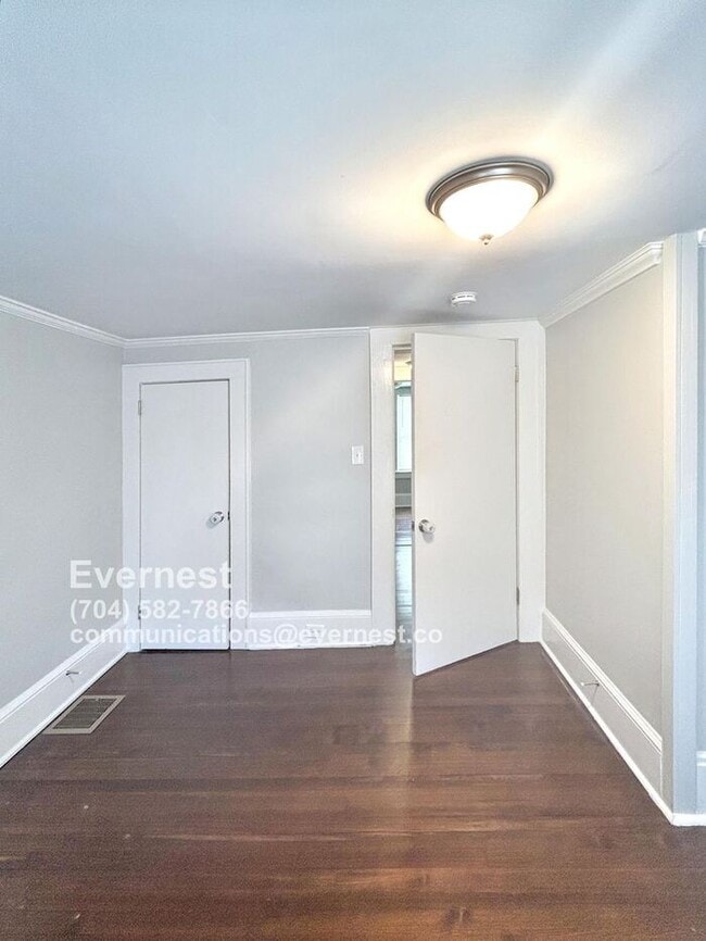 Building Photo - 203 S Elm St