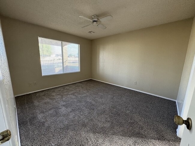 Building Photo - Olive Square 2 Bedroom Townhouse