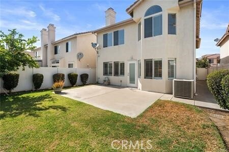 Building Photo - 572 E Stephanie Dr