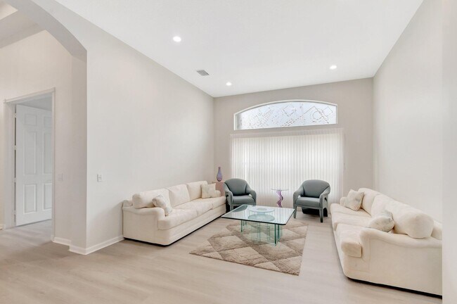 Building Photo - 7566 Pebble Shores Terrace