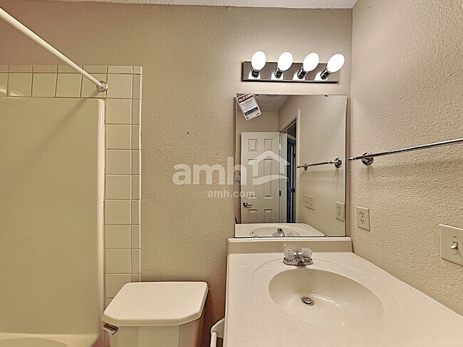 Building Photo - 372 E Pine Ridge Dr